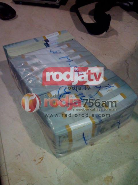 Peduli Kemanusiaan Radio dan TV Rodja untuk Suriah: 200 Ribu Dolar AS (Diserahkan 13 April 2014) - 1